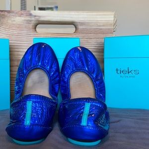 Size 9 Sapphire Tieks